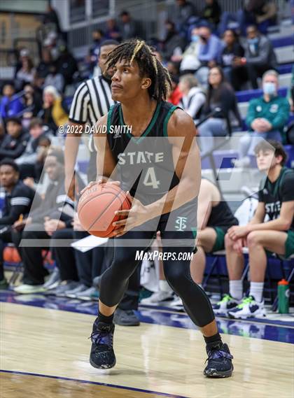 Thumbnail 3 in Lee's Summit vs Lawrence Free State - 810 Varsity Showcase photogallery.