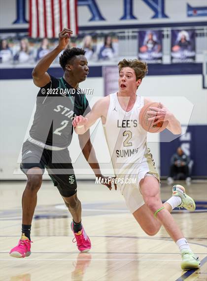 Thumbnail 3 in Lee's Summit vs Lawrence Free State - 810 Varsity Showcase photogallery.