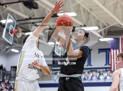 Thumbnail 1 in Lee's Summit vs Lawrence Free State - 810 Varsity Showcase photogallery.