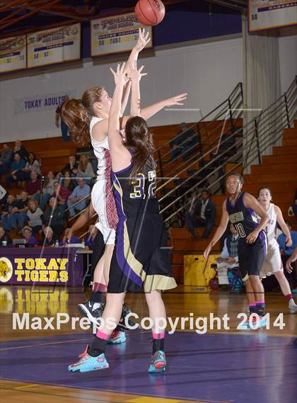 Thumbnail 1 in Bear River vs. Bradshaw Christian (CIF SJS D4 Semifinal) photogallery.