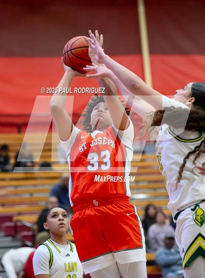 Thumbnail 3 in Saint Joseph vs Ontario Christian (Mater Dei Play 4 Kay Showcase) photogallery.