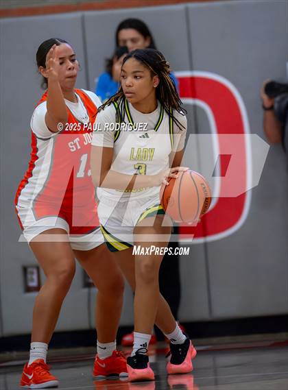 Thumbnail 3 in Saint Joseph vs Ontario Christian (Mater Dei Play 4 Kay Showcase) photogallery.