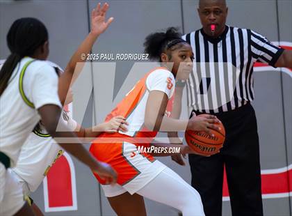 Thumbnail 1 in Saint Joseph vs Ontario Christian (Mater Dei Play 4 Kay Showcase) photogallery.