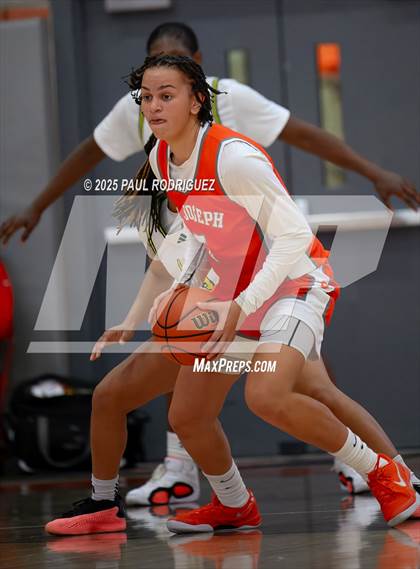 Thumbnail 3 in Saint Joseph vs Ontario Christian (Mater Dei Play 4 Kay Showcase) photogallery.
