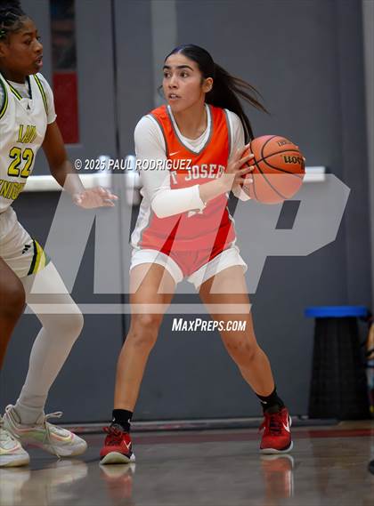 Thumbnail 2 in Saint Joseph vs Ontario Christian (Mater Dei Play 4 Kay Showcase) photogallery.