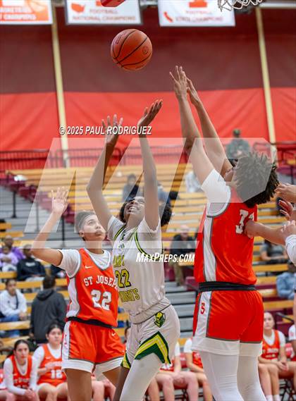 Thumbnail 3 in Saint Joseph vs Ontario Christian (Mater Dei Play 4 Kay Showcase) photogallery.