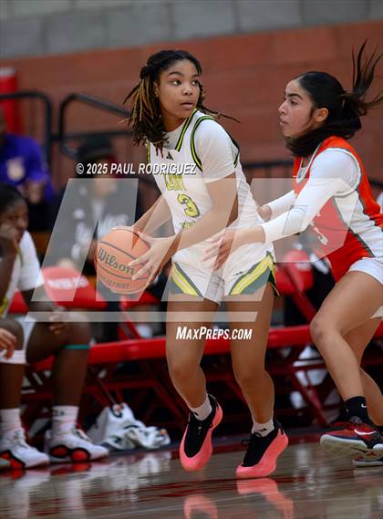 Thumbnail 1 in Saint Joseph vs Ontario Christian (Mater Dei Play 4 Kay Showcase) photogallery.