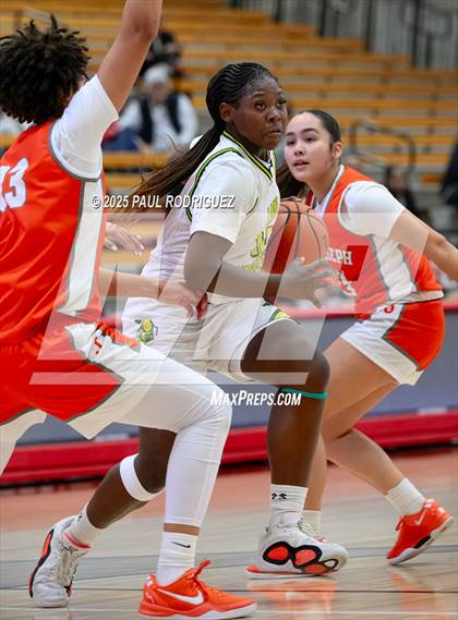 Thumbnail 1 in Saint Joseph vs Ontario Christian (Mater Dei Play 4 Kay Showcase) photogallery.