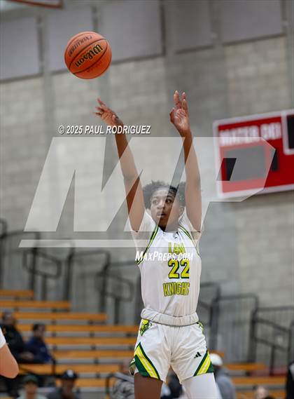 Thumbnail 1 in Saint Joseph vs Ontario Christian (Mater Dei Play 4 Kay Showcase) photogallery.