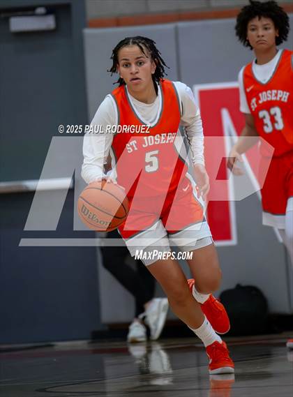 Thumbnail 2 in Saint Joseph vs Ontario Christian (Mater Dei Play 4 Kay Showcase) photogallery.