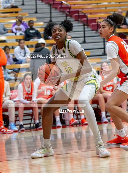 Thumbnail 2 in Saint Joseph vs Ontario Christian (Mater Dei Play 4 Kay Showcase) photogallery.