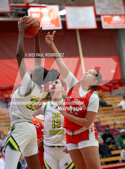 Thumbnail 1 in Saint Joseph vs Ontario Christian (Mater Dei Play 4 Kay Showcase) photogallery.