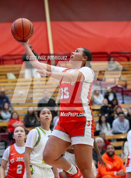 Thumbnail 2 in Saint Joseph vs Ontario Christian (Mater Dei Play 4 Kay Showcase) photogallery.