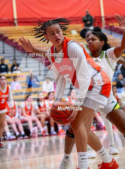 Thumbnail 3 in Saint Joseph vs Ontario Christian (Mater Dei Play 4 Kay Showcase) photogallery.