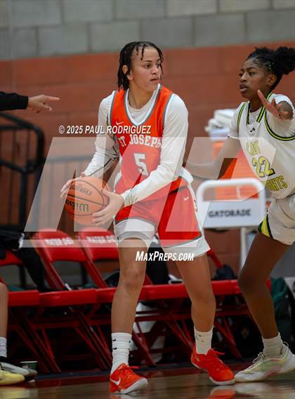 Thumbnail 3 in Saint Joseph vs Ontario Christian (Mater Dei Play 4 Kay Showcase) photogallery.