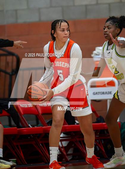 Thumbnail 1 in Saint Joseph vs Ontario Christian (Mater Dei Play 4 Kay Showcase) photogallery.