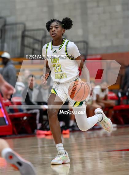 Thumbnail 2 in Saint Joseph vs Ontario Christian (Mater Dei Play 4 Kay Showcase) photogallery.