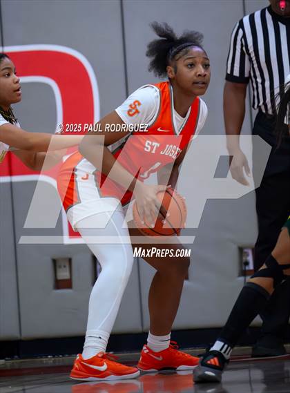 Thumbnail 2 in Saint Joseph vs Ontario Christian (Mater Dei Play 4 Kay Showcase) photogallery.