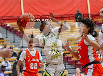 Thumbnail 1 in Saint Joseph vs Ontario Christian (Mater Dei Play 4 Kay Showcase) photogallery.