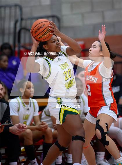 Thumbnail 2 in Saint Joseph vs Ontario Christian (Mater Dei Play 4 Kay Showcase) photogallery.