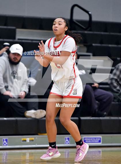 Thumbnail 2 in Wilsonville vs. Lincoln (St. Mary's Stockton MLK Showcase) photogallery.
