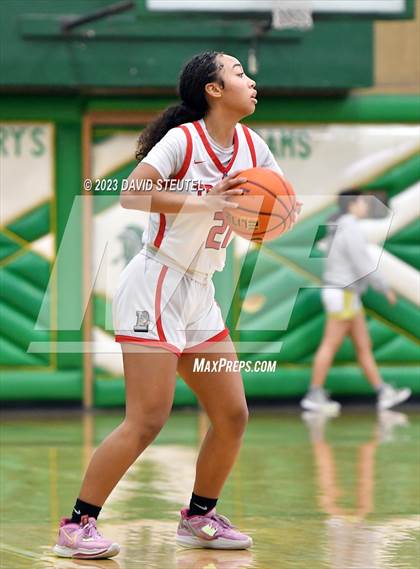 Thumbnail 1 in Wilsonville vs. Lincoln (St. Mary's Stockton MLK Showcase) photogallery.