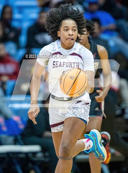 Thumbnail 2 in Salisbury vs. Seaforth (NCHSAA 2A Final - Game) photogallery.