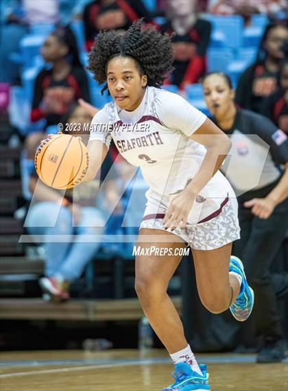 Thumbnail 3 in Salisbury vs. Seaforth (NCHSAA 2A Final - Game) photogallery.