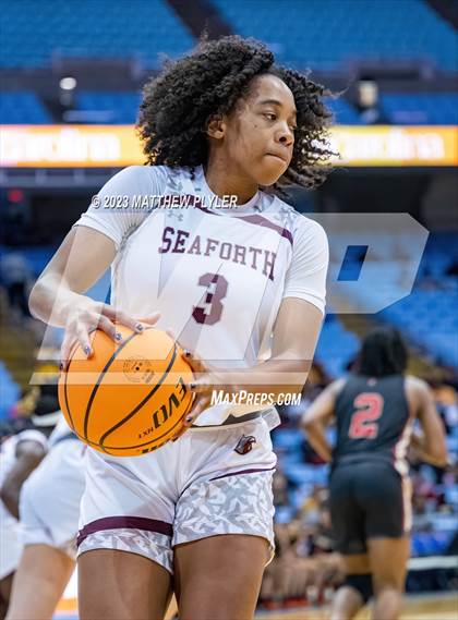 Thumbnail 2 in Salisbury vs. Seaforth (NCHSAA 2A Final - Game) photogallery.