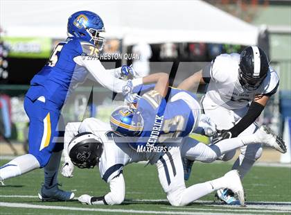 Thumbnail 2 in Serra vs. Sierra Canyon (CIF State 2A Final) photogallery.