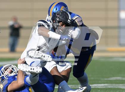Thumbnail 3 in Serra vs. Sierra Canyon (CIF State 2A Final) photogallery.