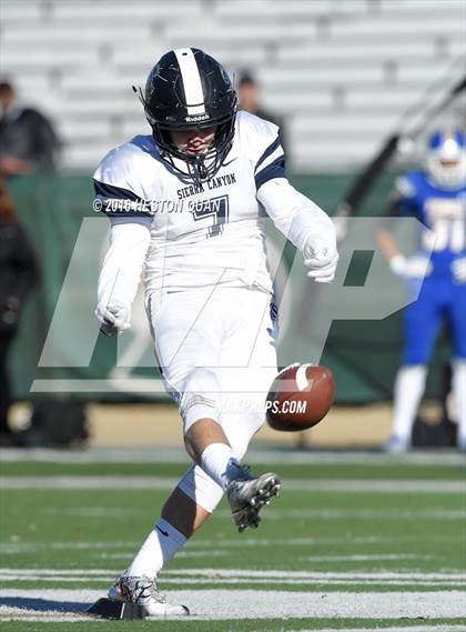 Thumbnail 2 in Serra vs. Sierra Canyon (CIF State 2A Final) photogallery.