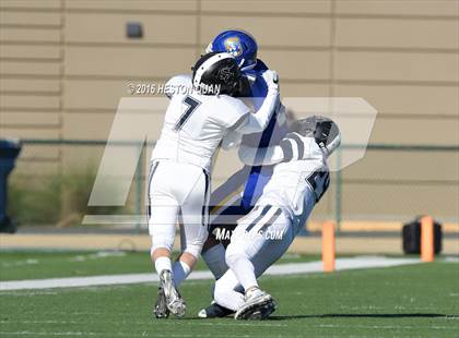 Thumbnail 1 in Serra vs. Sierra Canyon (CIF State 2A Final) photogallery.