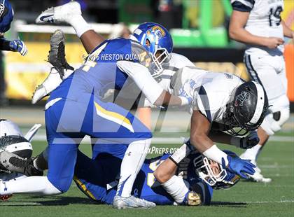 Thumbnail 2 in Serra vs. Sierra Canyon (CIF State 2A Final) photogallery.