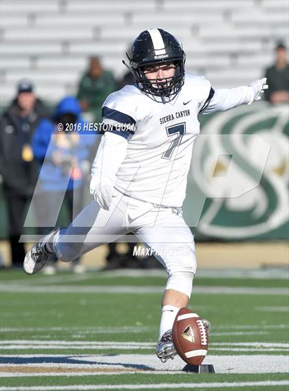 Thumbnail 3 in Serra vs. Sierra Canyon (CIF State 2A Final) photogallery.