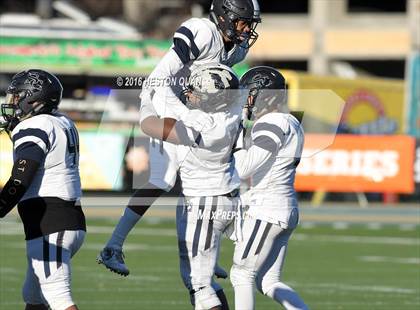 Thumbnail 1 in Serra vs. Sierra Canyon (CIF State 2A Final) photogallery.