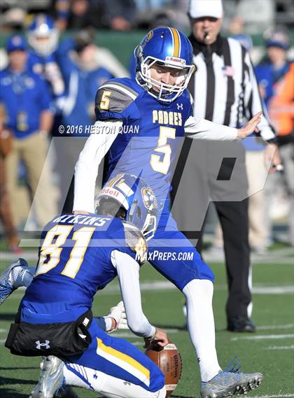 Thumbnail 2 in Serra vs. Sierra Canyon (CIF State 2A Final) photogallery.