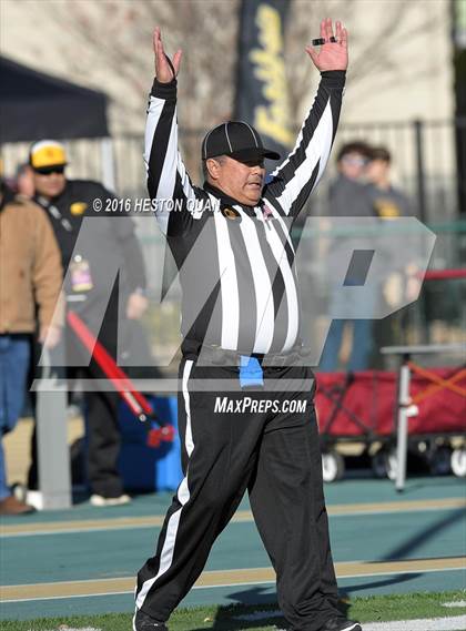 Thumbnail 2 in Serra vs. Sierra Canyon (CIF State 2A Final) photogallery.