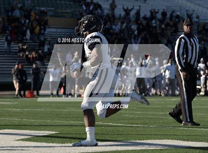 Thumbnail 3 in Serra vs. Sierra Canyon (CIF State 2A Final) photogallery.