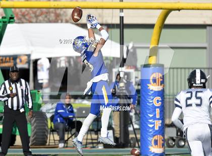 Thumbnail 1 in Serra vs. Sierra Canyon (CIF State 2A Final) photogallery.
