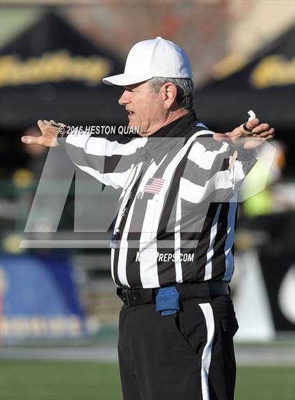 Thumbnail 3 in Serra vs. Sierra Canyon (CIF State 2A Final) photogallery.
