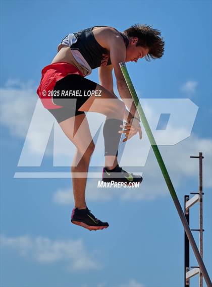 Thumbnail 1 in Spartan Relays (Pole Vault) photogallery.