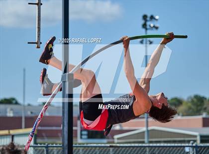 Thumbnail 2 in Spartan Relays (Pole Vault) photogallery.