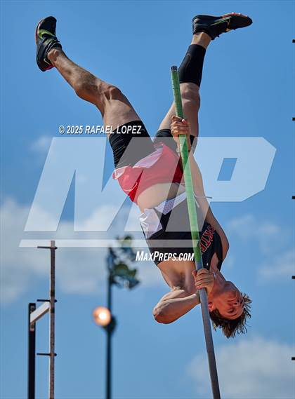 Thumbnail 2 in Spartan Relays (Pole Vault) photogallery.
