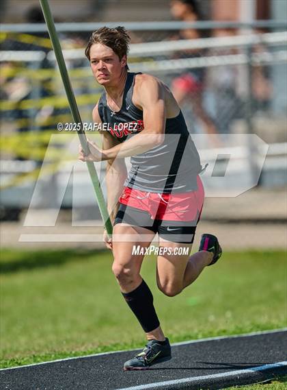 Thumbnail 1 in Spartan Relays (Pole Vault) photogallery.
