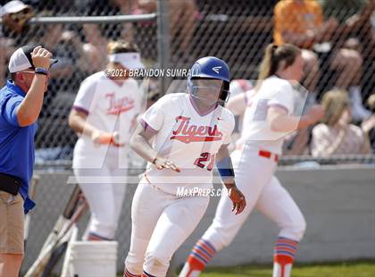 Thumbnail 2 in Chilton County vs Maplesville (Chilton County Tournament) photogallery.