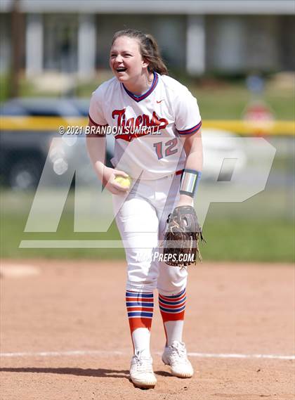 Thumbnail 2 in Chilton County vs Maplesville (Chilton County Tournament) photogallery.