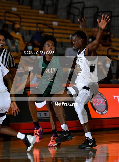 Thumbnail 1 in St. John Bosco vs. Long Beach Poly (Mater Dei Extravaganza) photogallery.