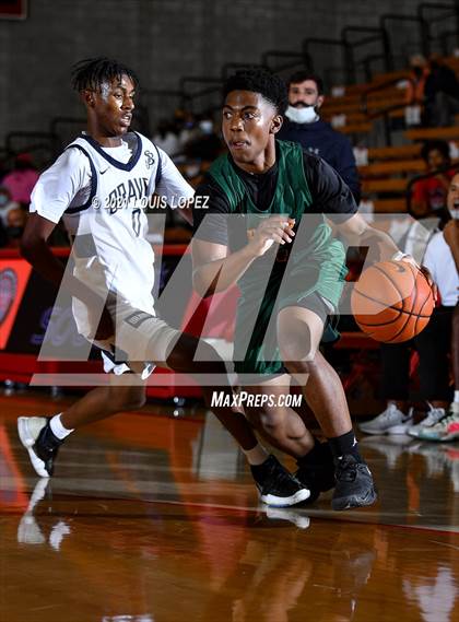 Thumbnail 2 in St. John Bosco vs. Long Beach Poly (Mater Dei Extravaganza) photogallery.