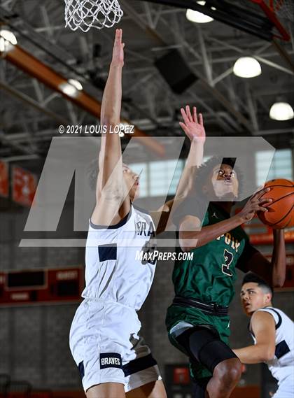 Thumbnail 2 in St. John Bosco vs. Long Beach Poly (Mater Dei Extravaganza) photogallery.